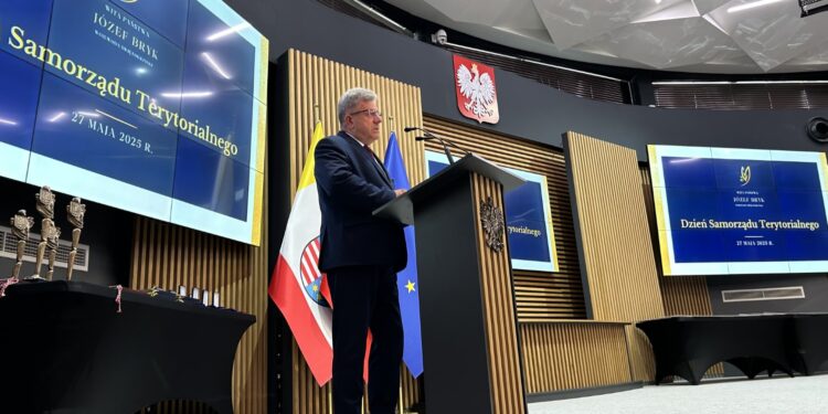 Wojewoda spotkał się z samorządowcami i docenił najbardziej zaangażowanych