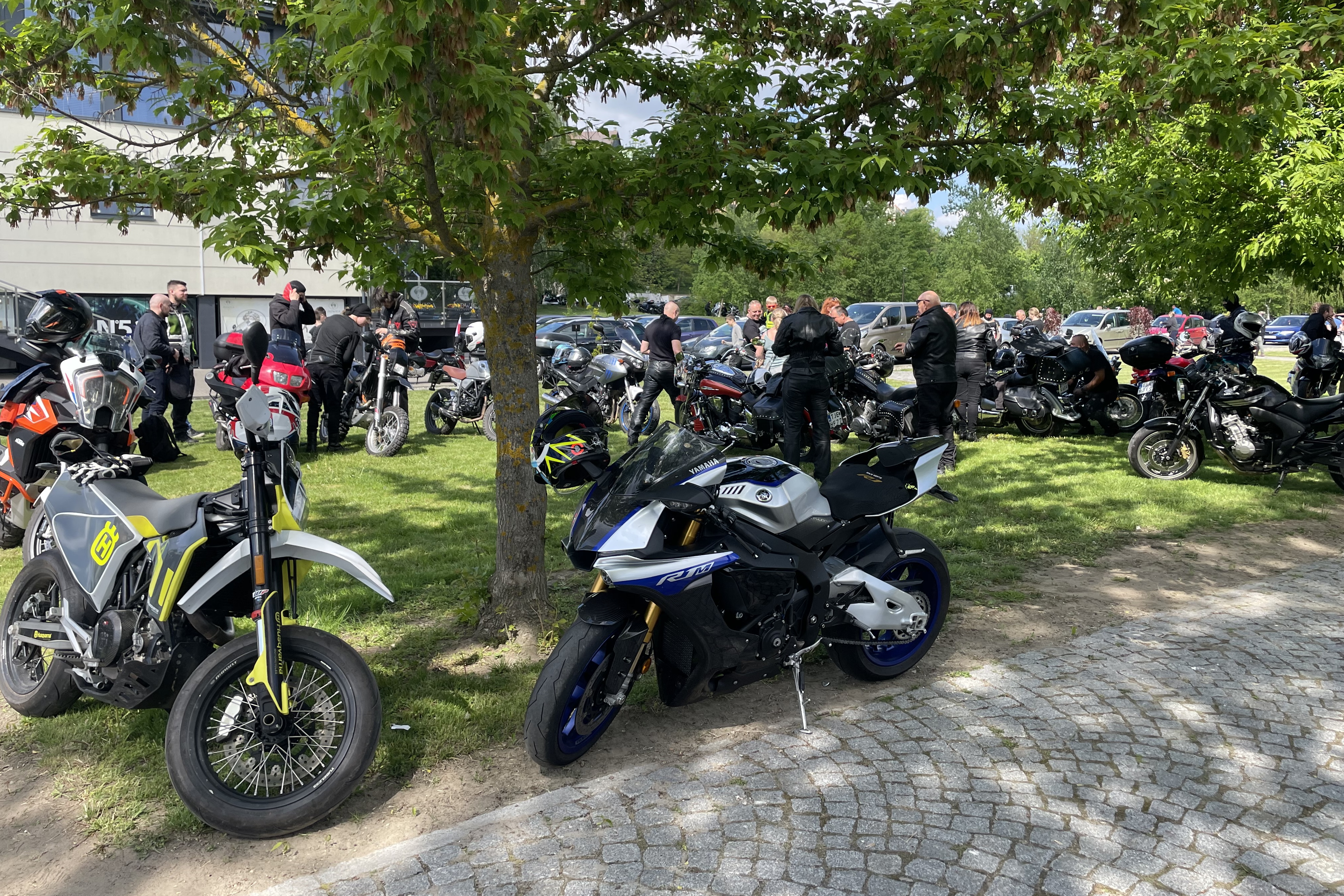 Ryk silników ściągnął tłumy widzów