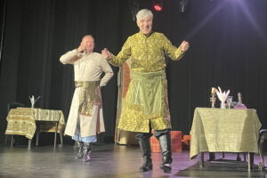 Burmistrz zagrał Papkina. Samorządowcy wspierali Amelkę - Radio Kielce