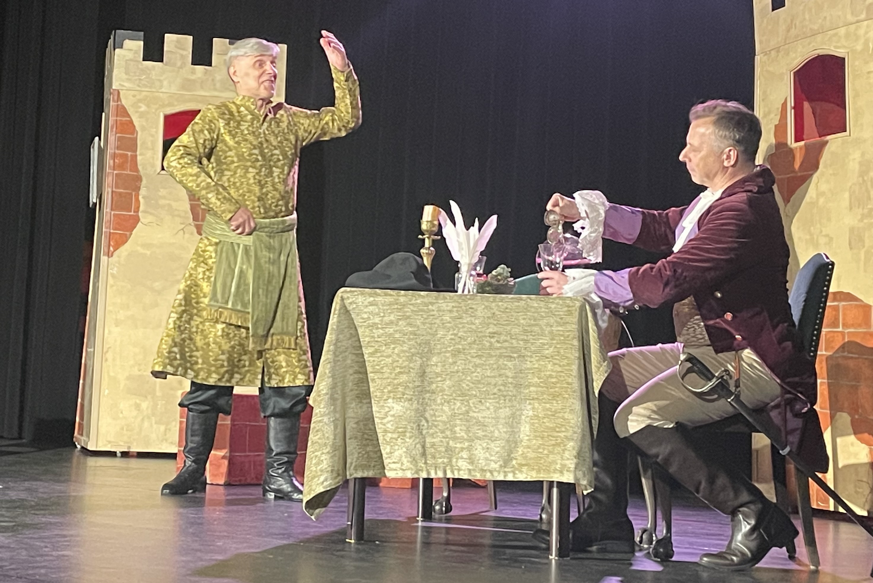 Burmistrz zagrał Papkina. Samorządowcy wspierali Amelkę