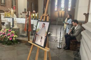 17.05.2025. Sandomierz. Odsłonięcie ławeczki ku pamięci śp. ojca Tytusa Piłata / Fot. Grażyna Szlęzak - Radio Kielce
