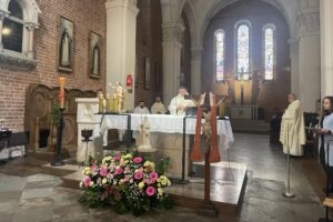 17.05.2025. Sandomierz. Odsłonięcie ławeczki ku pamięci śp. ojca Tytusa Piłata / Fot. Grażyna Szlęzak - Radio Kielce