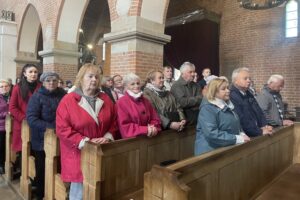 17.05.2025. Sandomierz. Odsłonięcie ławeczki ku pamięci śp. ojca Tytusa Piłata / Fot. Grażyna Szlęzak - Radio Kielce