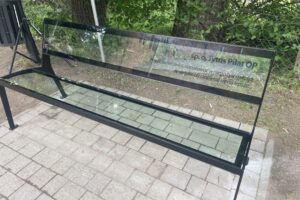 17.05.2025. Sandomierz. Odsłonięcie ławeczki ku pamięci śp. ojca Tytusa Piłata / Fot. Grażyna Szlęzak - Radio Kielce