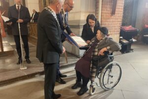 17.05.2025. Sandomierz. Odsłonięcie ławeczki ku pamięci śp. ojca Tytusa Piłata / Fot. Grażyna Szlęzak - Radio Kielce