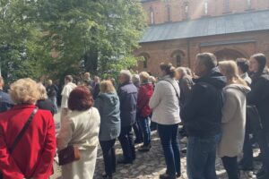 17.05.2025. Sandomierz. Odsłonięcie ławeczki ku pamięci śp. ojca Tytusa Piłata / Fot. Grażyna Szlęzak - Radio Kielce