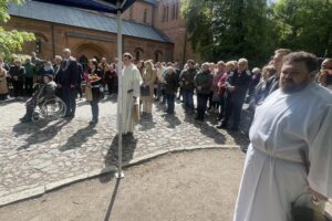 17.05.2025. Sandomierz. Odsłonięcie ławeczki ku pamięci śp. ojca Tytusa Piłata / Fot. Grażyna Szlęzak - Radio Kielce
