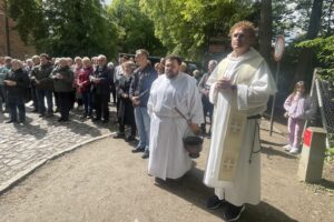 17.05.2025. Sandomierz. Odsłonięcie ławeczki ku pamięci śp. ojca Tytusa Piłata / Fot. Grażyna Szlęzak - Radio Kielce