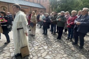 17.05.2025. Sandomierz. Odsłonięcie ławeczki ku pamięci śp. ojca Tytusa Piłata / Fot. Grażyna Szlęzak - Radio Kielce