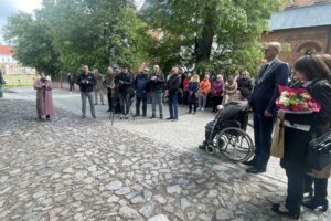17.05.2025. Sandomierz. Odsłonięcie ławeczki ku pamięci śp. ojca Tytusa Piłata / Fot. Grażyna Szlęzak - Radio Kielce