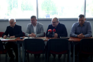 7.05.2025. Kielce. Konferencja prasowa dotycząca Rodzinnej Majówki Rowerowej z biskupem Marianem Florczykiem / Fot. Adrian Dróżdż - Radio Kielce