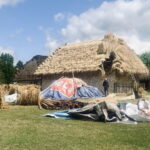 Nowa strzecha na trzech obiektach w skansenie - Radio Kielce