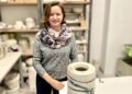 Marta Dachowska z pracowni ceramiki Instytut Dizajnu w Kielcach podczas pracy / Fot. Dorota Klusek - Radio Kielce