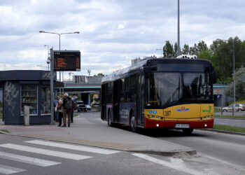przystanek autobusowy, autobus, MPK / Fot. Adrian Dróżdż – Radio Kielce