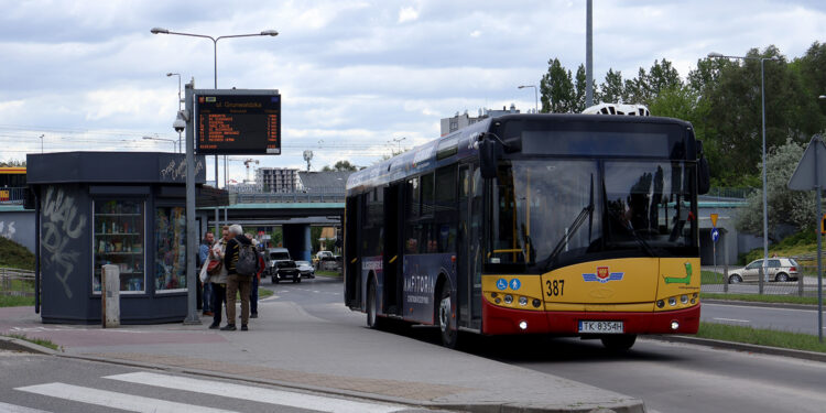 przystanek autobusowy, autobus, MPK / Fot. Adrian Dróżdż – Radio Kielce