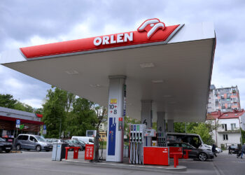 Paliwa nadal tanieją