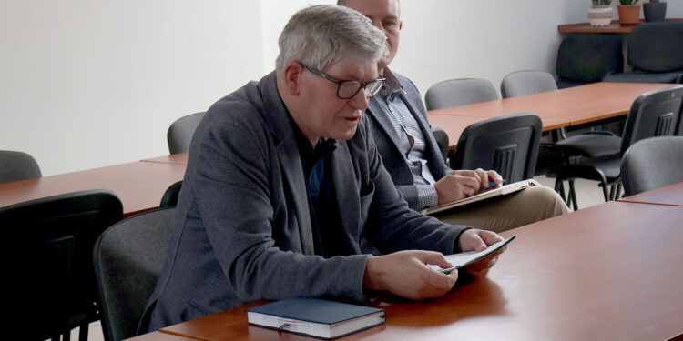 14.05.2025. Kielce. Spotkanie komitetu organizującego uroczystości 45. rocznicy powstania NSZZ Solidarność. Na zdjęciu: Mieczysław Gójski – wiceprzewodniczący Zarządu Regionu Świętokrzyskiego NSZZ „Solidarność” / Fot. Adrian Dróżdż – Radio Kielce