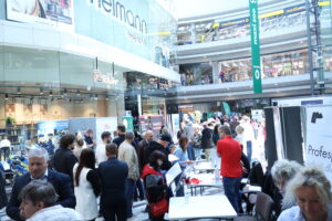 20.05.2025. Kielce. Galeria Korona . Targi pracy / Fot. Adrian Dróżdz - Radio Kielce