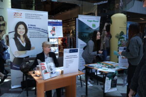 20.05.2025. Kielce. Galeria Korona . Targi pracy / Fot. Adrian Dróżdz - Radio Kielce