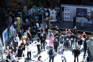20.05.2025. Kielce. Galeria Korona . Targi pracy / Fot. Adrian Dróżdz - Radio Kielce