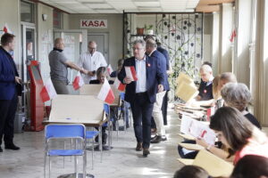 Za dar krwi otrzymali biało-czerwone flagi - Radio Kielce