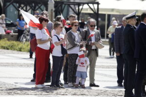 Biel i czerwień dumnie powiewają nad Kielcami - Radio Kielce