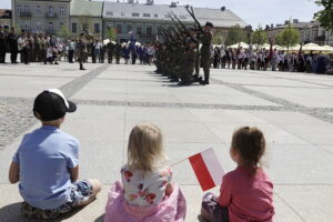 Biel i czerwień dumnie powiewają nad Kielcami - Radio Kielce