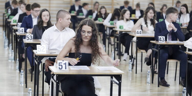 Uczniowie raczej zadowoleni z maturalnych tematów