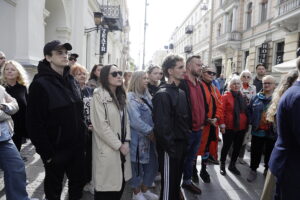 05.05.2025. Kielce. konferencja przed siedzibą Teatru im. Stefana Żeromskiego / Fot. Jarosław Kubalski - Radio Kielce