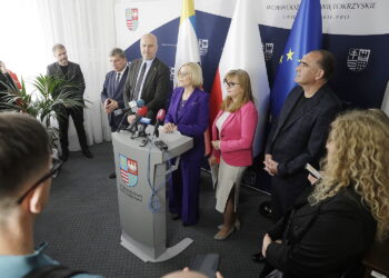 05.05.2025. Kielce. Urząd Marszałkowski Województwa Świętokrzyskiego. Briefing prasowy dot. sprawy konkursu na dyrektora Teatru im. Stefana Żeromskiego w Kielcach / Fot. Jarosław Kubalski - Radio Kielce