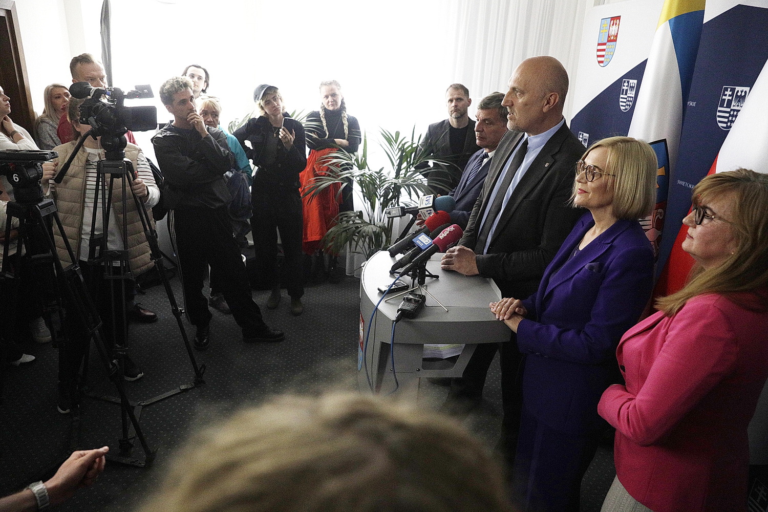 Zamieszanie wokół teatru. Zarząd województwa tłumaczy swoją decyzję, a minister prosi o kontrolę - Radio Kielce 05.05.2025. Kielce. Urząd Marszałkowski Województwa Świętokrzyskiego. Briefing prasowy dot. sprawy konkursu na dyrektora Teatru im. Stefana Żeromskiego w Kielcach / Fot. Jarosław Kubalski - Radio Kielce