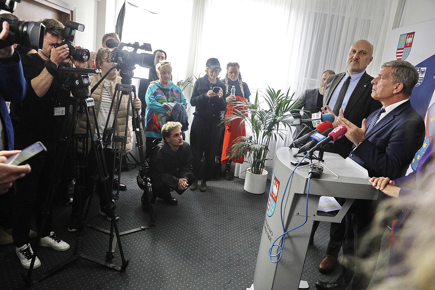 Zamieszanie wokół teatru. Zarząd województwa tłumaczy swoją decyzję, a minister prosi o kontrolę - Radio Kielce 05.05.2025. Kielce. Urząd Marszałkowski Województwa Świętokrzyskiego. Briefing prasowy dot. sprawy konkursu na dyrektora Teatru im. Stefana Żeromskiego w Kielcach / Fot. Jarosław Kubalski - Radio Kielce