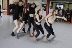 Czas wyfrunąć z gniazda. Kielecki Teatr Tańca podejmuje temat dorastania - Radio Kielce