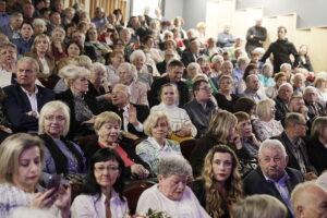„Matka matek płaczących” - poruszający koncert w WDK - Radio Kielce