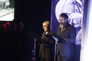 „Matka matek płaczących” - poruszający koncert w WDK - Radio Kielce