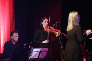 „Matka matek płaczących” - poruszający koncert w WDK - Radio Kielce