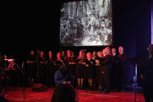 „Matka matek płaczących” - poruszający koncert w WDK - Radio Kielce