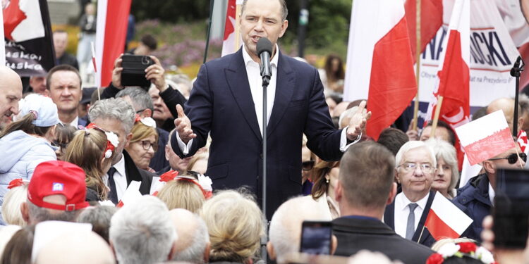 Kandydat na prezydenta Rumunii poparł Nawrockiego
