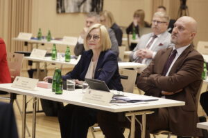 Sprawa dyrektora teatru na sesji. Nieoczekiwana zmiana - Radio Kielce