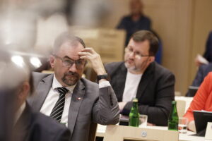 Sprawa dyrektora teatru na sesji. Nieoczekiwana zmiana