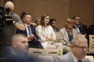 Sprawa dyrektora teatru na sesji. Nieoczekiwana zmiana - Radio Kielce
