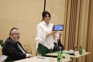 Sprawa dyrektora teatru na sesji. Nieoczekiwana zmiana - Radio Kielce