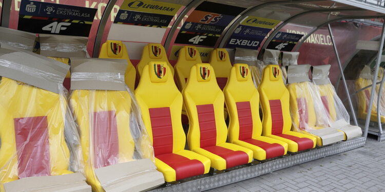 Stadion w nowej odsłonie. Trwa wymiana foteli