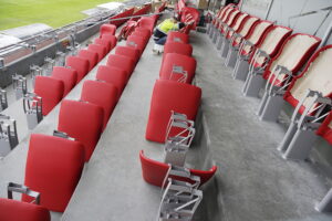 Stadion w nowej odsłonie. Trwa wymiana foteli - Radio Kielce