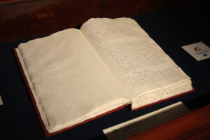 15.05.2025. Kielce. Wojewódzka Biblioteka Publiczna im. Witolda Gombrowicza w Kielcach. Prezentacja wiernej kopii Konstytucji 3 Maja / Fot. Jarosław Kubalski - Radio Kielce