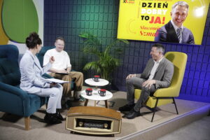Audycja „Dzień Dobry, to Ja! Rozmowy inne niż wszystkie w Radiu Kielce” . Gościem audycji jest piłkarz ręczny, prezes Związku Piłki Ręcznej w Polsce Sławomir Szmal. Na zdjęciu od lewej Magdalena Galas-Klusek, Tomek Dudek i Sławomir Szmal / Fot. Jarosław Kubalski - Radio Kielce