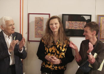 23.05.2025 Kielce. Galeria Winda w KCK. Wernisaż wystawy prac Agaty Buzek. Na zdjęciu były premier RP Jerzy Buzek, Agata Buzek i prezydent Kielc Agata Wojda  / Fot. Jarosław Kubalski - Radio Kielce