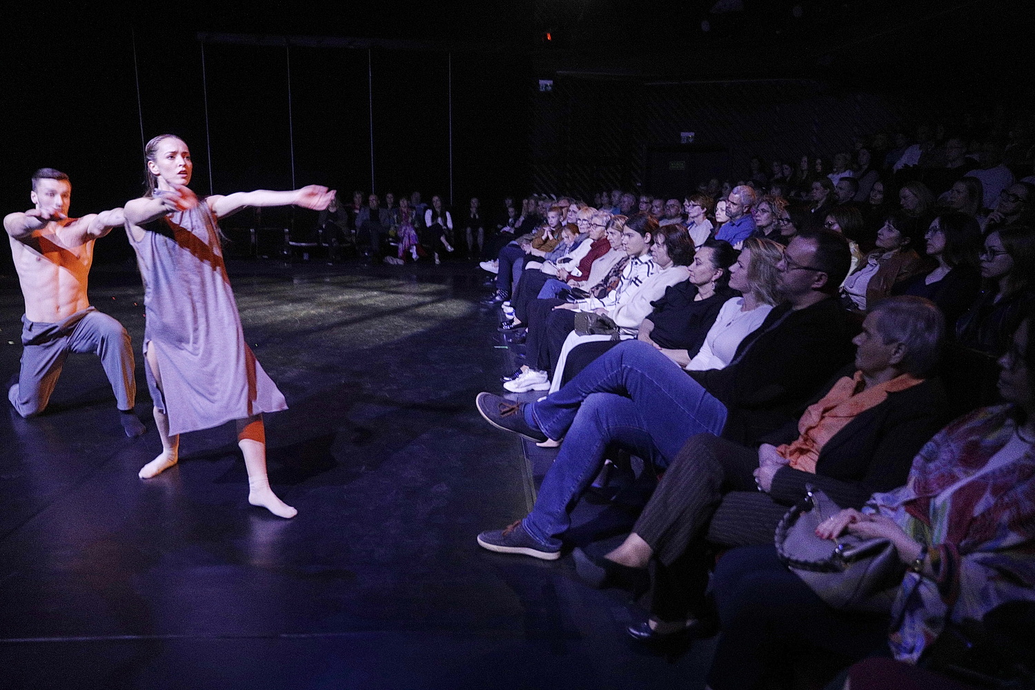 Kobiecy spektakl z uniwersalnym przesłaniem na scenie KTT - Radio Kielce 23.05.2025. Kielce. Kielecki Teatr Tańca - Mała Scena. Premiera spektaklu „Klub kobiet…” i miniatury „Dotyk” / Fot. Jarosław Kubalski – Radio Kielce