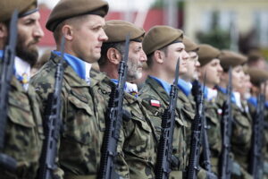 70 żołnierzy złożyło w Daleszycach przysięgę wojskową - Radio Kielce