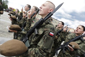 70 żołnierzy złożyło w Daleszycach przysięgę wojskową - Radio Kielce